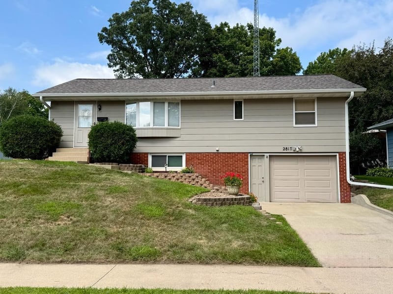 2817 15th Ave NW, Rochester, MN 55901