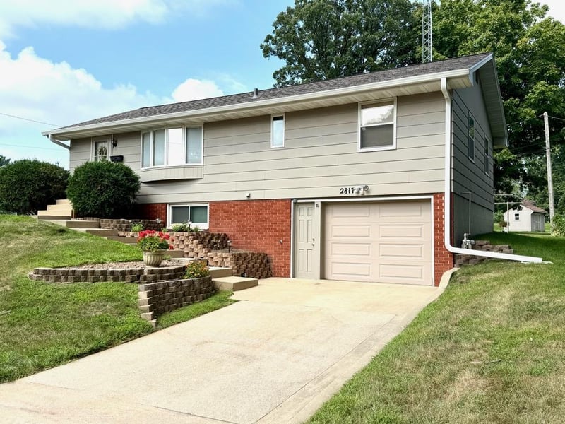 2817 15th Ave NW, Rochester, MN 55901