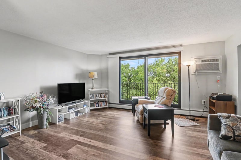 6500 Woodlake Dr #506, Richfield, MN 55423