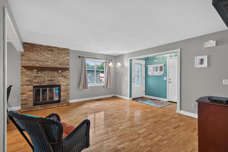 16614 Terrey Pine Dr, Eden Prairie, MN 55347