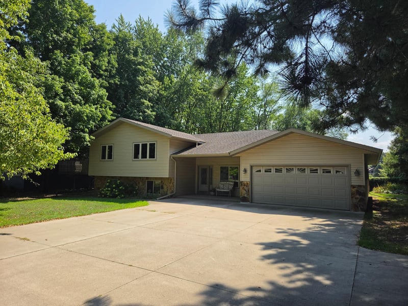 8311 County Road 6, Rockville, MN 56301