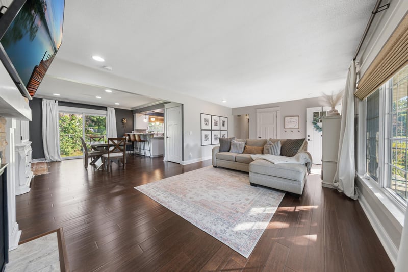 1019 Valley View Rd, Faribault, MN 55021