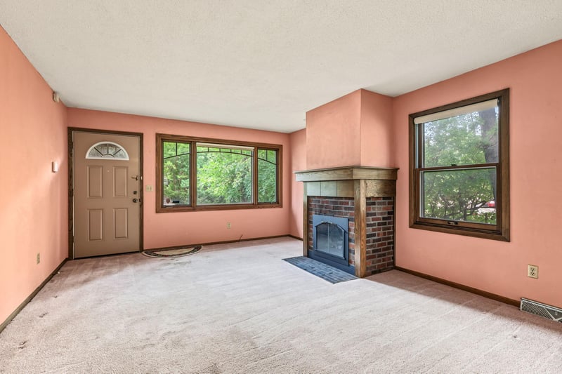 1677 Burns Ave, Saint Paul, MN 55106