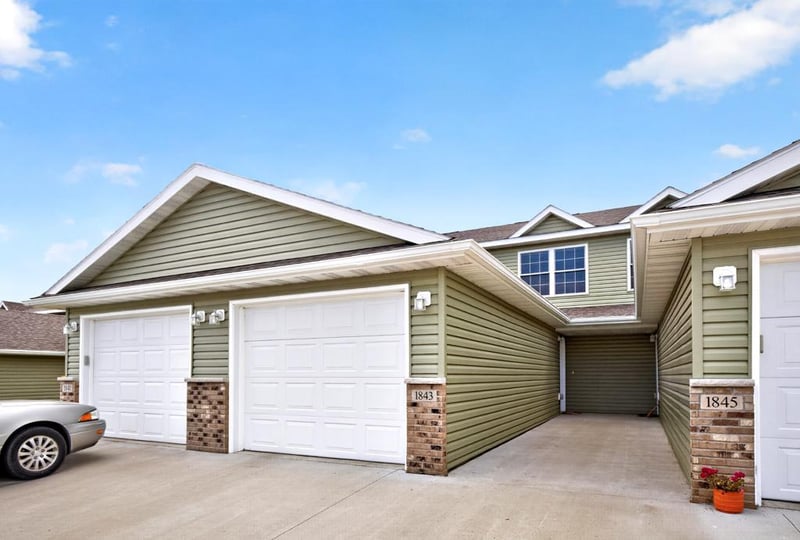 1843 Daniel Ln NE, Stewartville, MN 55976