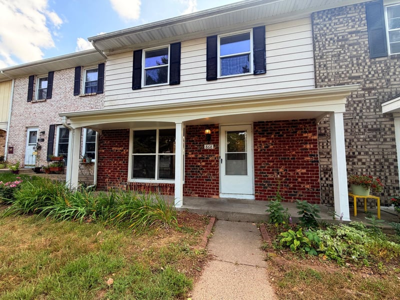 868 Wescott Sq, Eagan, MN 55123