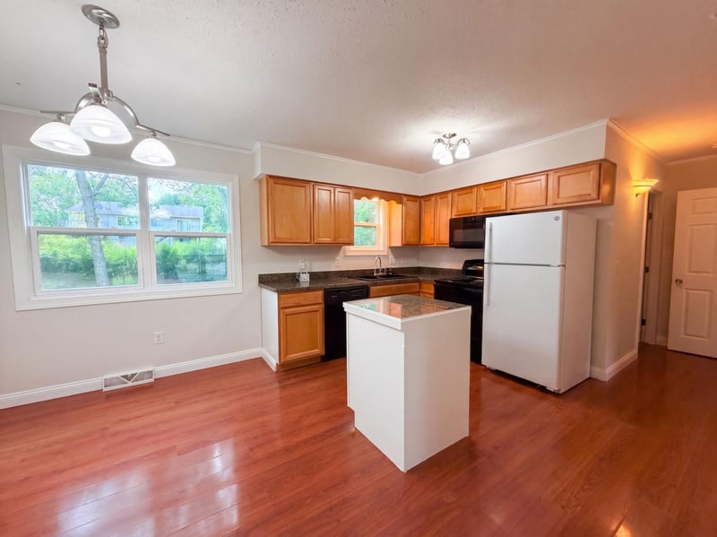 868 Wescott Sq, Eagan, MN 55123