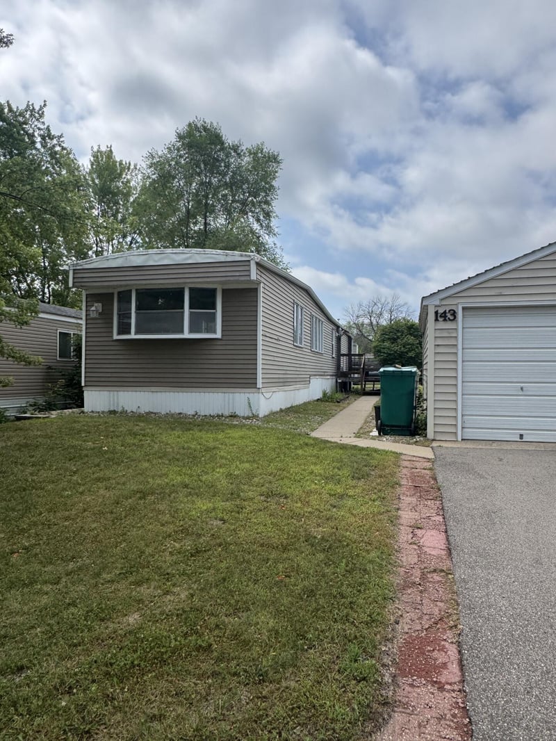143 Judith Dr, Chaska, MN 55318