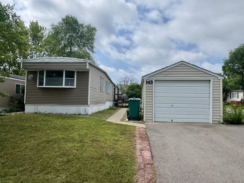 143 Judith Dr, Chaska, MN 55318