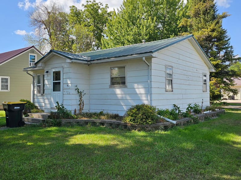 204 5th Ave W, Lamberton, MN 56152