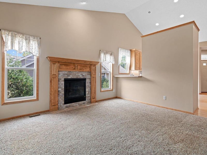 198 Thompson Ave E, West Saint Paul, MN 55118