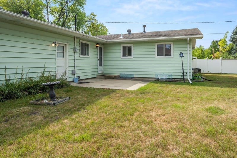 2503 14th St S, Moorhead, MN 56560