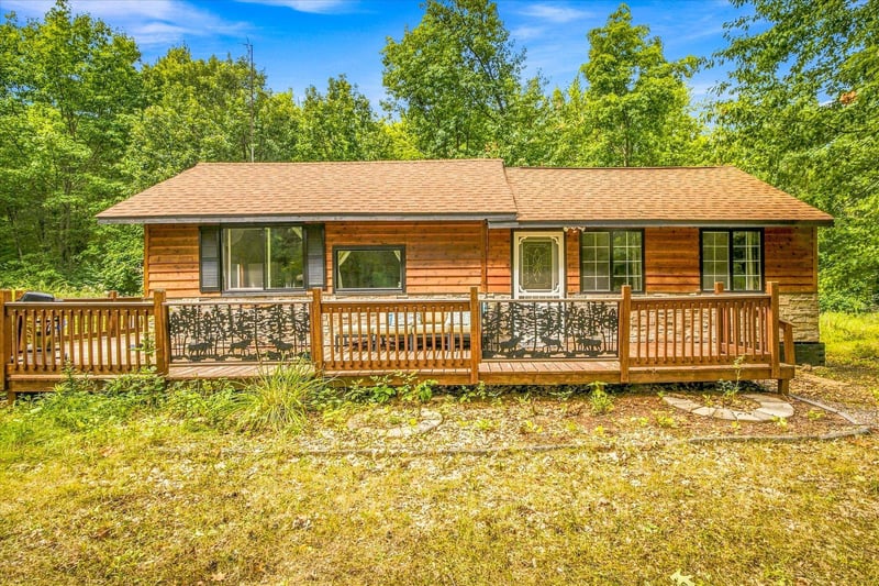 9235 Oakwood Ln, Pine City, MN 55063