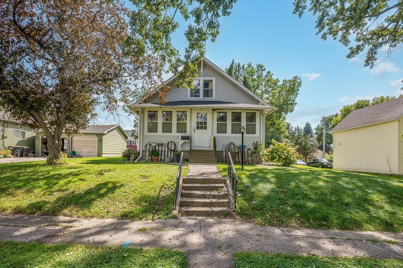 315 W 6th St, Blue Earth, MN 56013