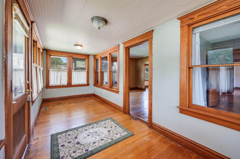 315 W 6th St, Blue Earth, MN 56013