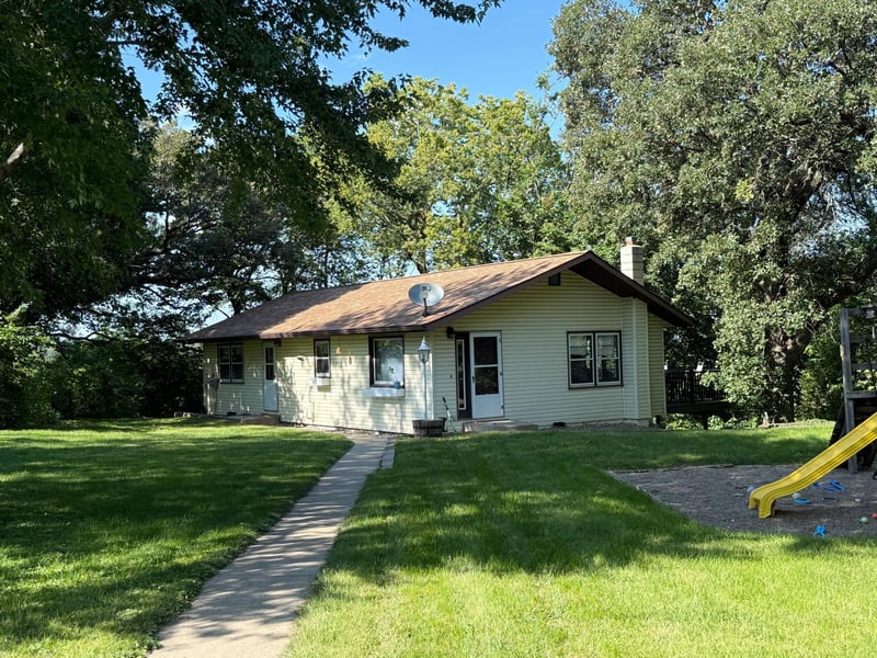 521 Oak Ln, Redwood Falls, MN 56283
