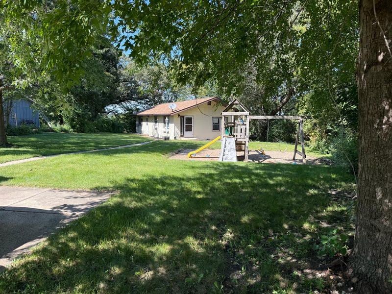 521 Oak Ln, Redwood Falls, MN 56283