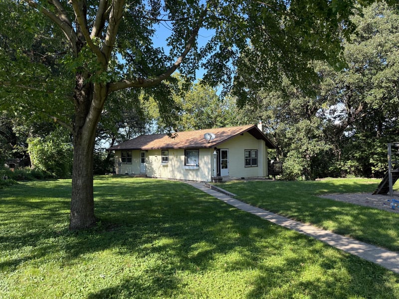 521 Oak Ln, Redwood Falls, MN 56283