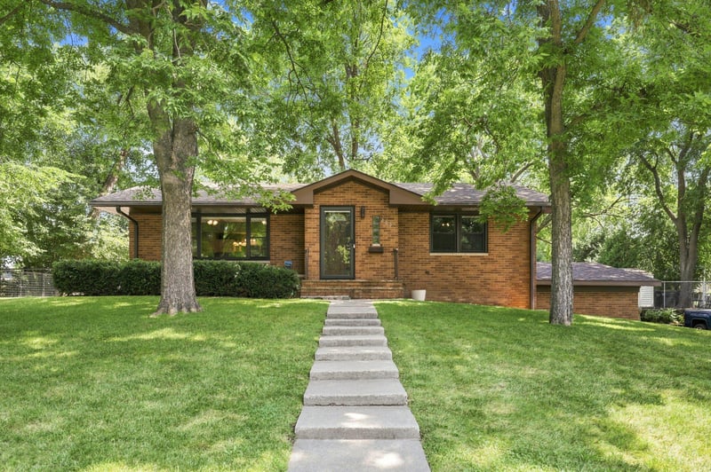 205 Lake St SW, Hutchinson, MN 55350