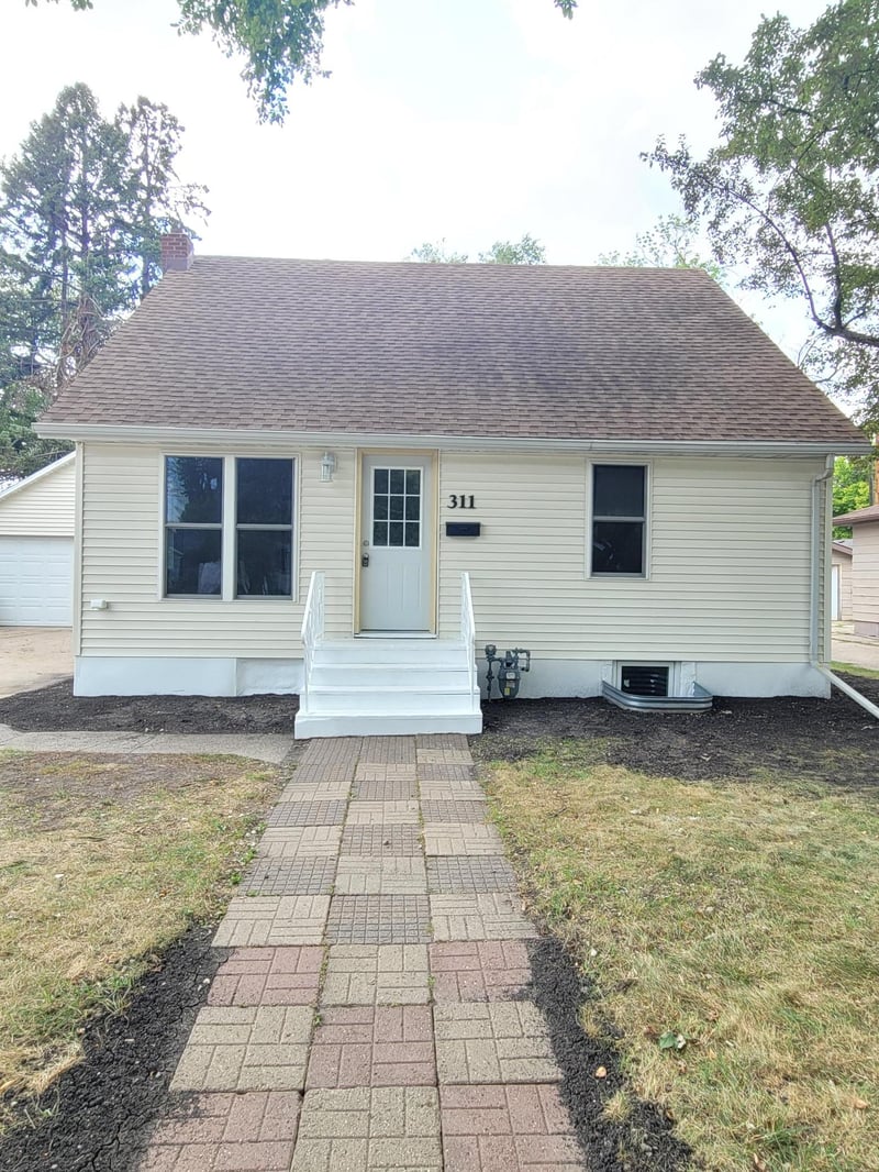 311 14th St N, Moorhead, MN 56560