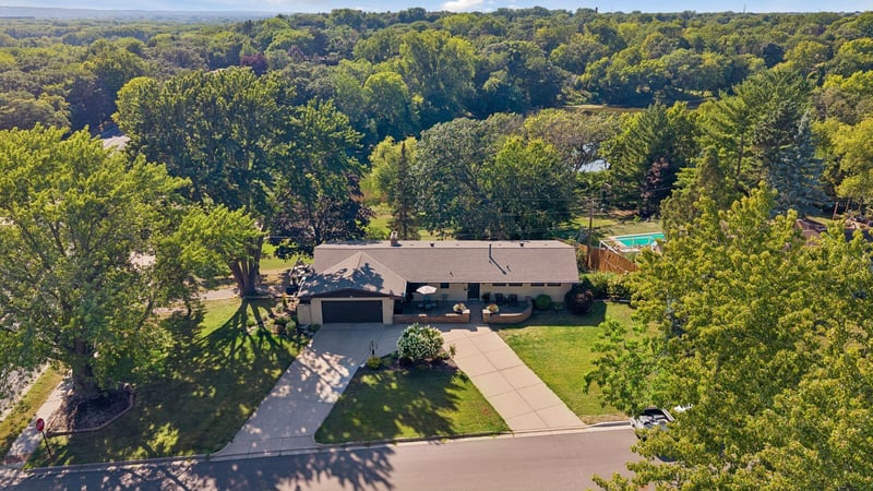 4501 Terracewood Dr, Bloomington, MN 55437