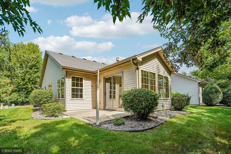 27726 Woodland Dr, Chisago City, MN 55013