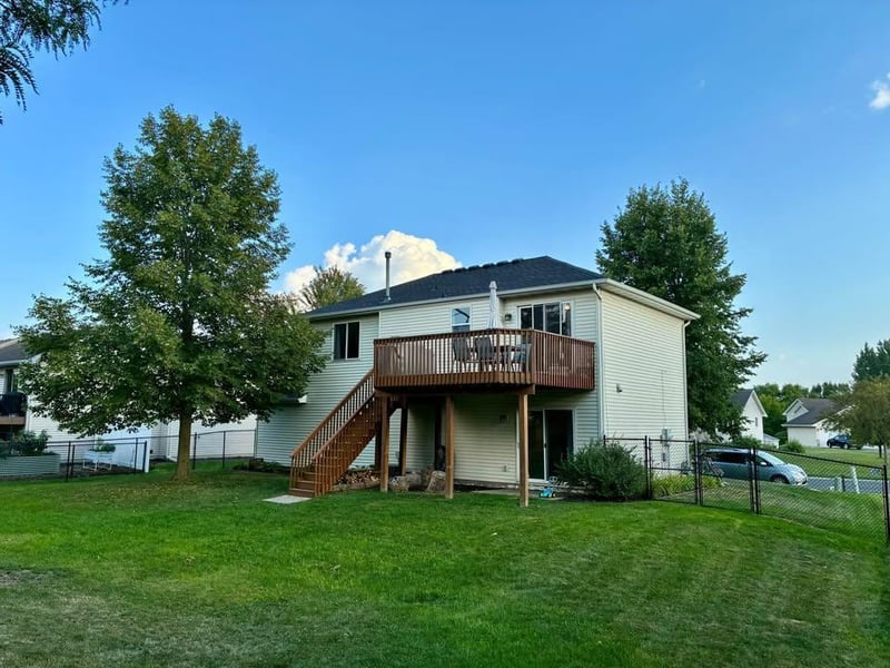 1283 Creekside Dr, Waconia, MN 55387