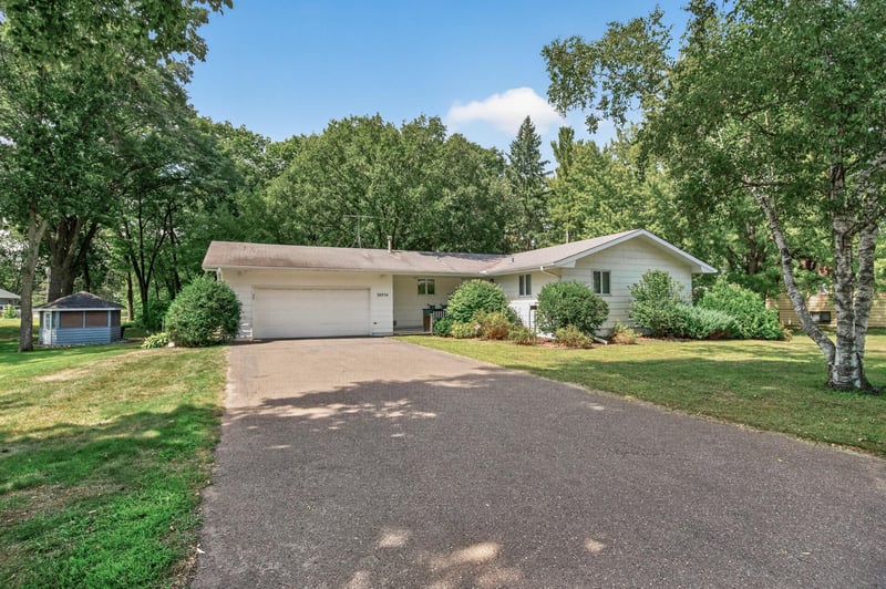 38954 10th Ave, North Branch, MN 55056