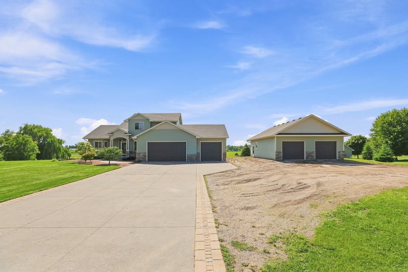 8290 185th Ave NW, Nowthen, MN 55303