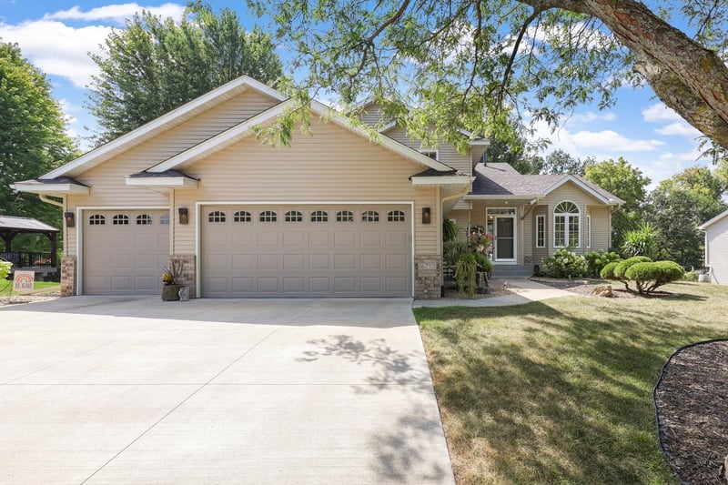 16715 Blind Lake Trl SE, Prior Lake, MN 55372