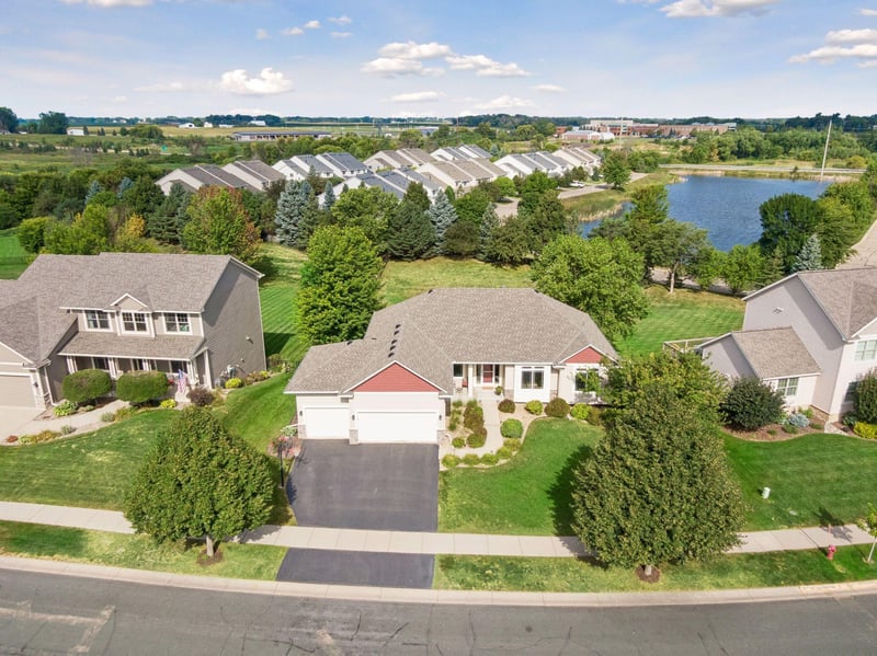 1542 Sparrow Rd, Waconia, MN 55387