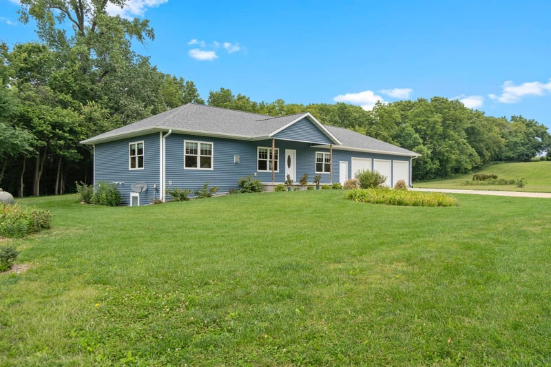 40970 35 St, Janesville, MN 56048