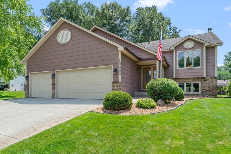 13632 Bryant Pl S, Burnsville, MN 55337