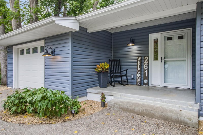 261 6th St S, Bayport, MN 55003