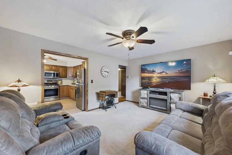 1474 Burke Ave E, Maplewood, MN 55109