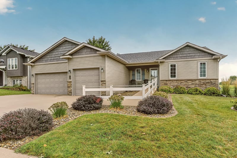 905 22nd St NE, Kasson, MN 55944