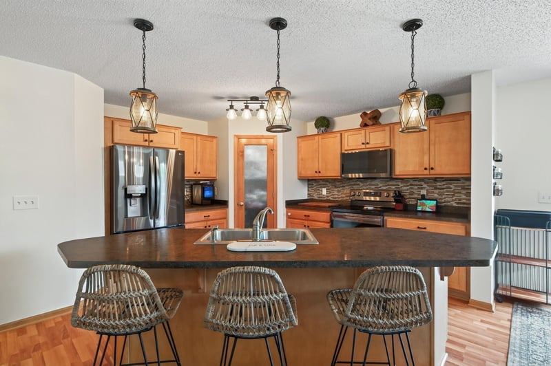2052 Cobblestone Dr, Cologne, MN 55322