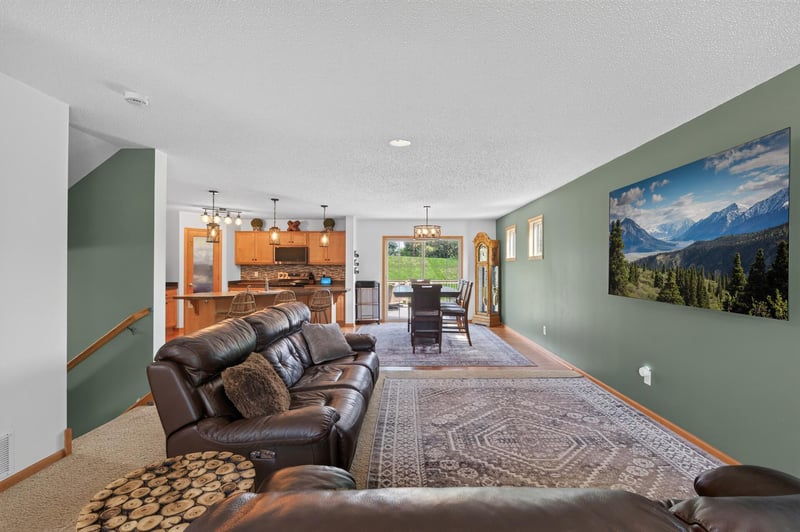 2052 Cobblestone Dr, Cologne, MN 55322