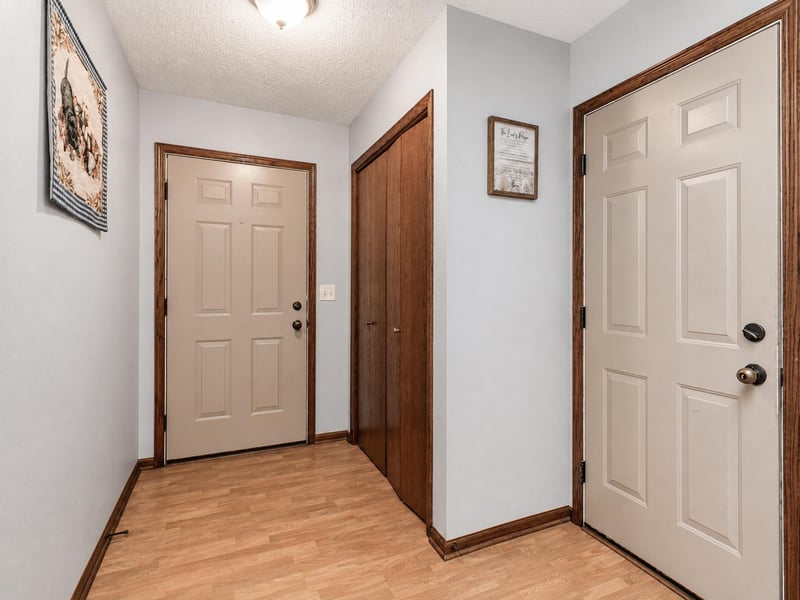 100 Olympic Ct, Mankato, MN 56001