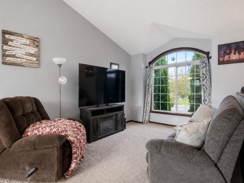 100 Olympic Ct, Mankato, MN 56001