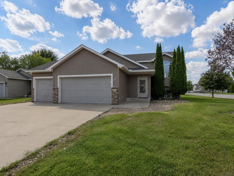 100 Olympic Ct, Mankato, MN 56001