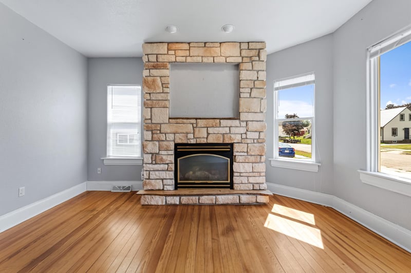 304 E Jefferson St, Caledonia, MN 55921