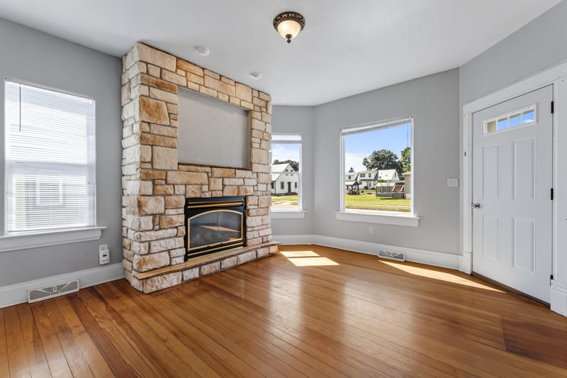 304 E Jefferson St, Caledonia, MN 55921