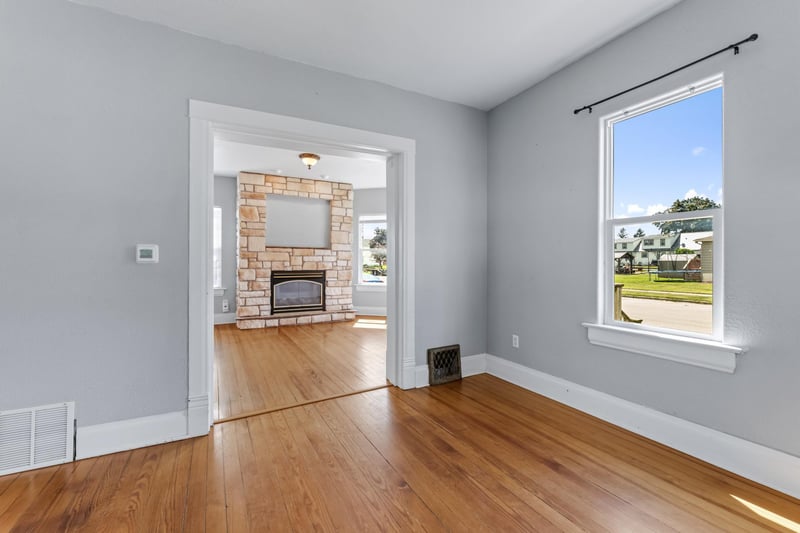 304 E Jefferson St, Caledonia, MN 55921