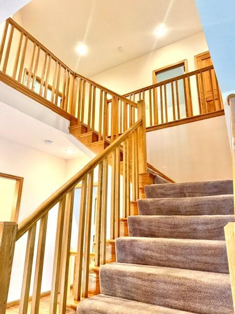 14817 Summit Oaks Dr, Burnsville, MN 55337