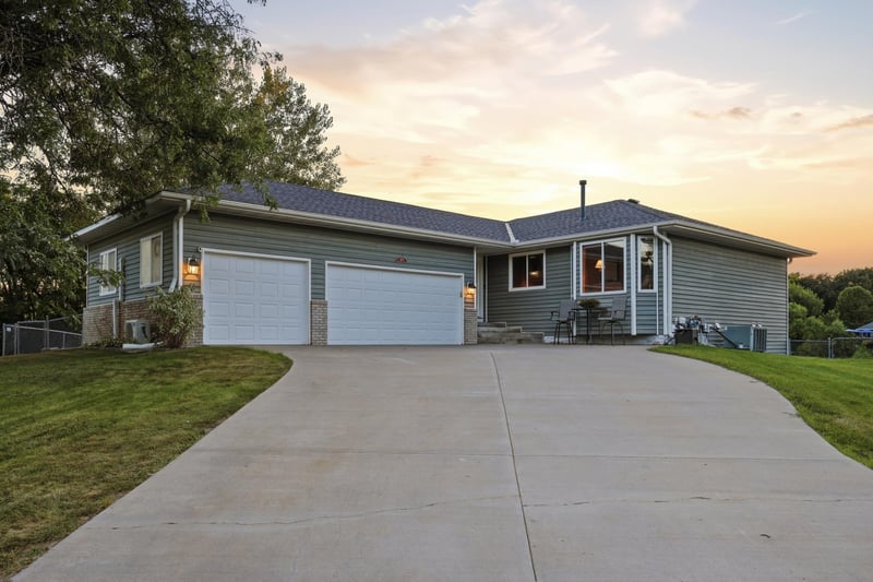1475 Oak Ridge Cir, Monticello, MN 55362
