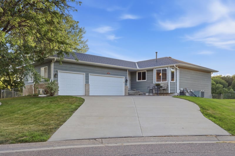 1475 Oak Ridge Cir, Monticello, MN 55362