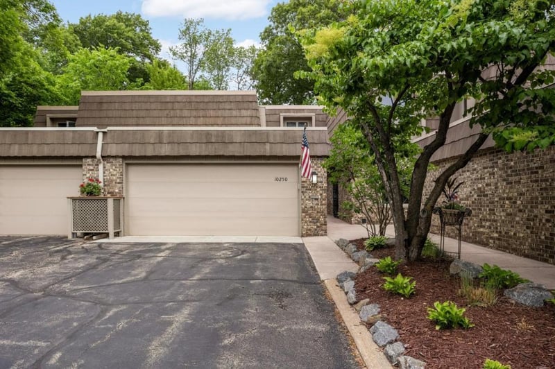 10250 Berkshire Rd, Bloomington, MN 55437