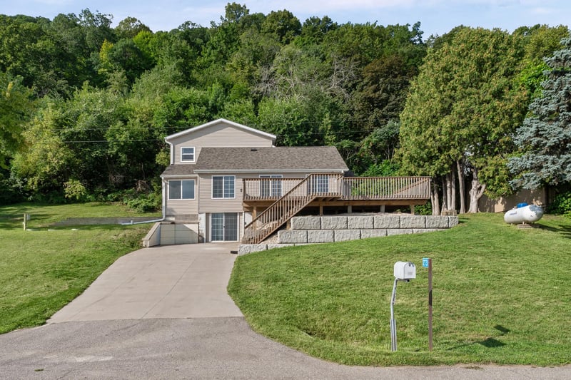 27317 Fern Glen Rd, Dakota, MN 55925