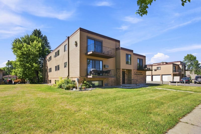 1225 7th St S #7, Moorhead, MN 56560