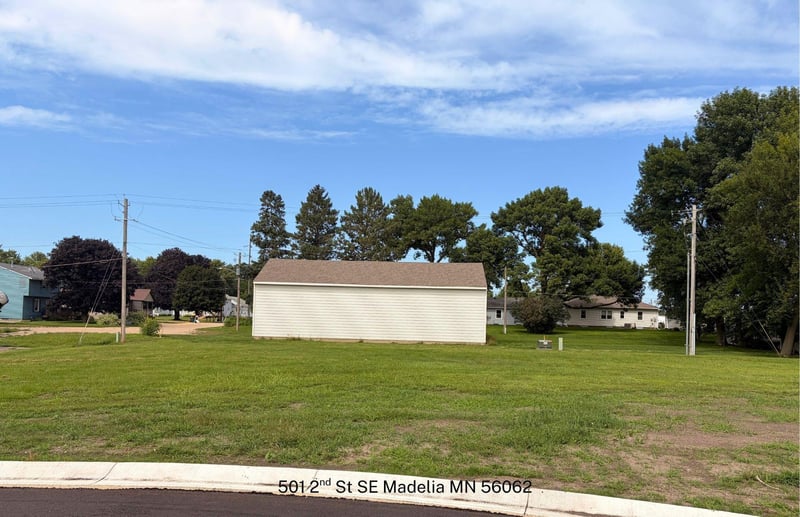 501 2nd St SE, Madelia, MN 56062
